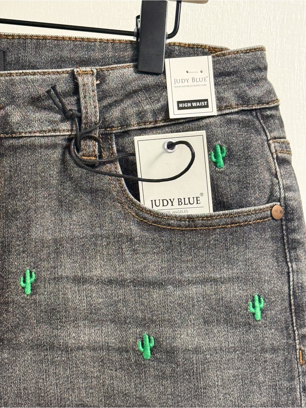 Judy Blue NWT Cactus Embroidered Denim Shorts XL Gray Raw Hem - Picture 5 of 17